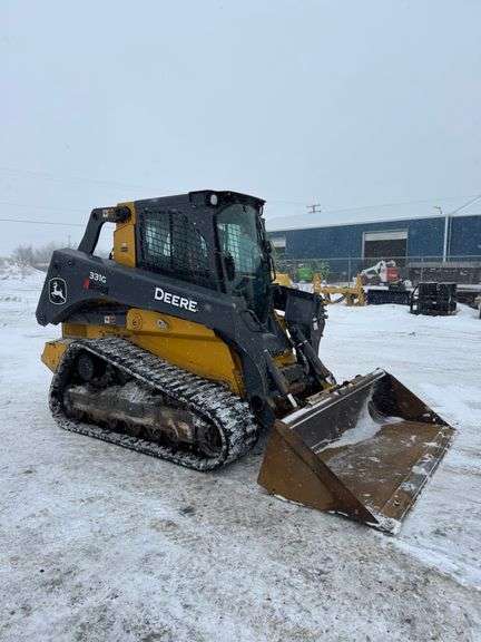 2022 John Deere 331G Skidsteer