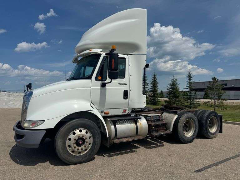 2010 International 8600 Daycab