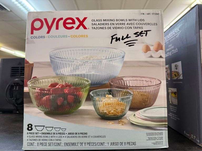 1) Pyrex Glass Mixing Bowls with Lids