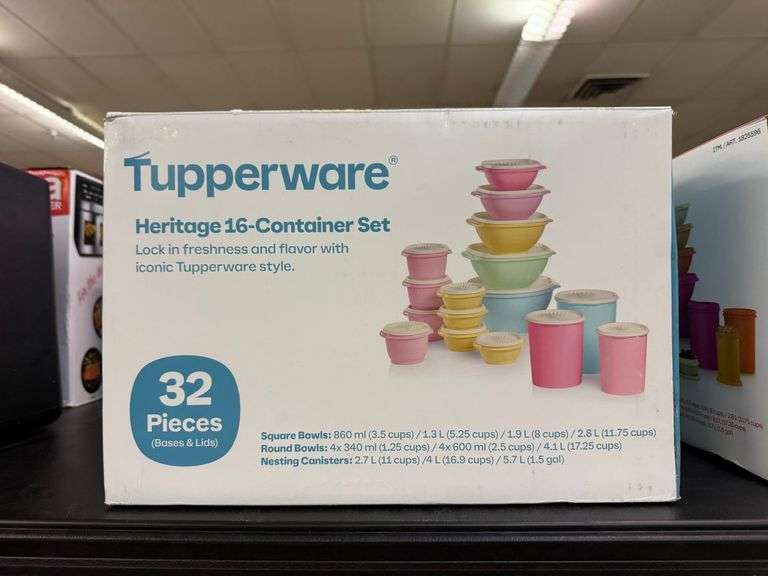 1) Tupperware 32 Piece Heritage 16 Container Set