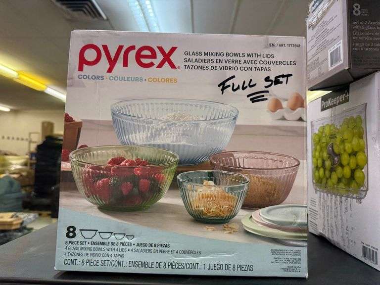 1) Pyrex Glass Mixing Bowls with Lids
