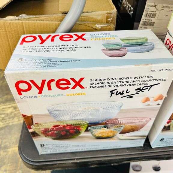 1) Pyrex Glass Mixing Bowls with Lids