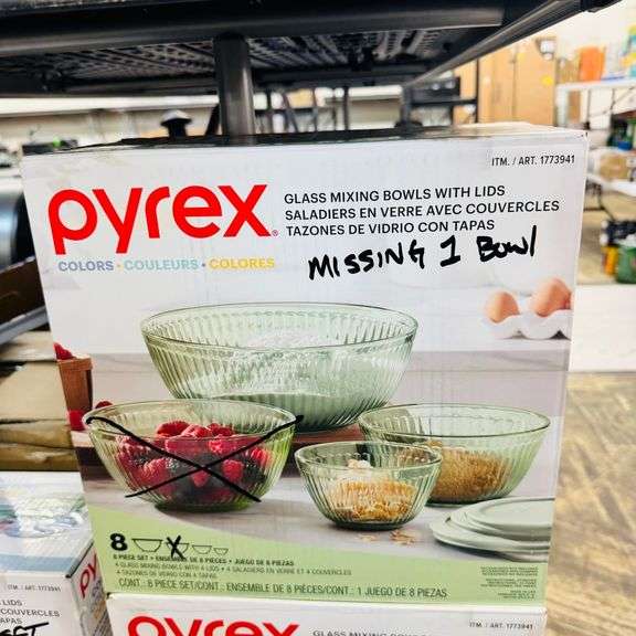 *1) Pyrex Glass Mixing Bowls with Lids