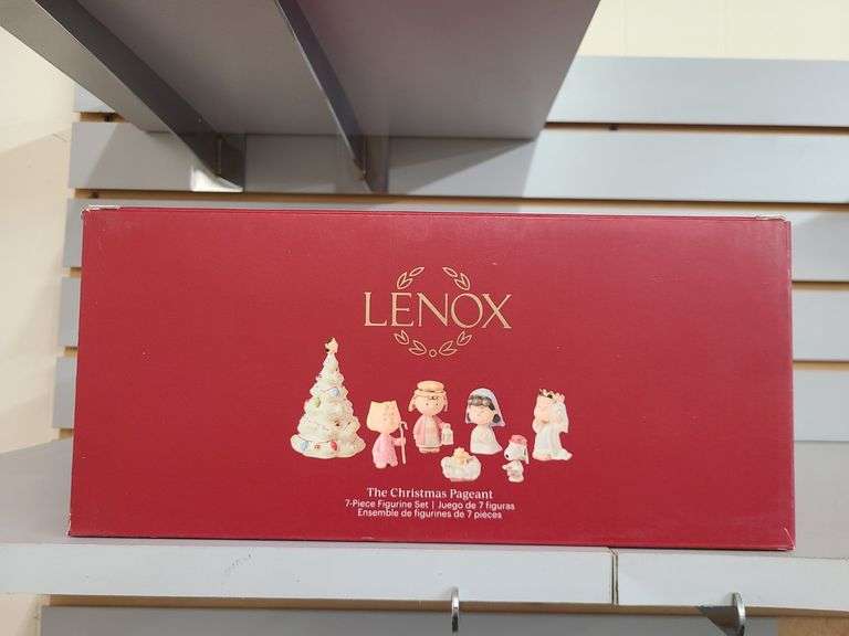 1) LENOX 7pc Figurine Set (The Christmas Pageant)