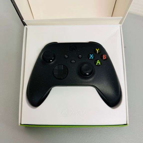 1) Xbox Wireless Controller in Carbon Black