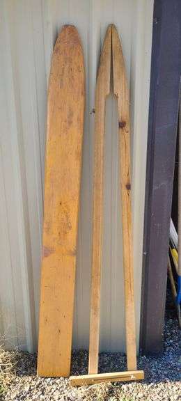 2) Coyote Display Stretcher