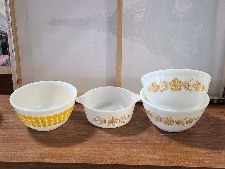 Vintage Yellow Dots Pyrex Mixing Bowl, 1970s Butterfly Gold Pyrex Mixing Bowls and Casserole Dish