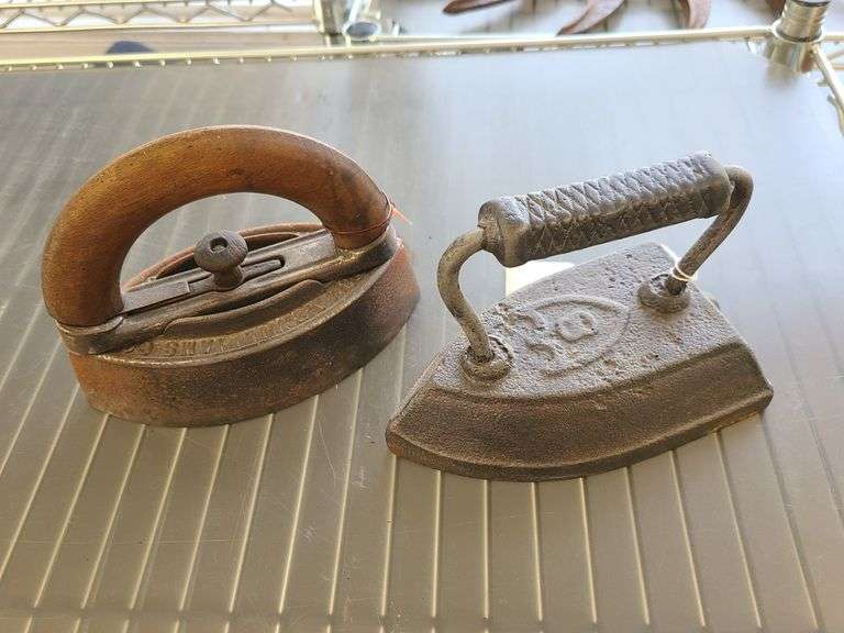 FCA Williams Co Vintage Sad Iron, Vintage Cast Iron Sad Iron