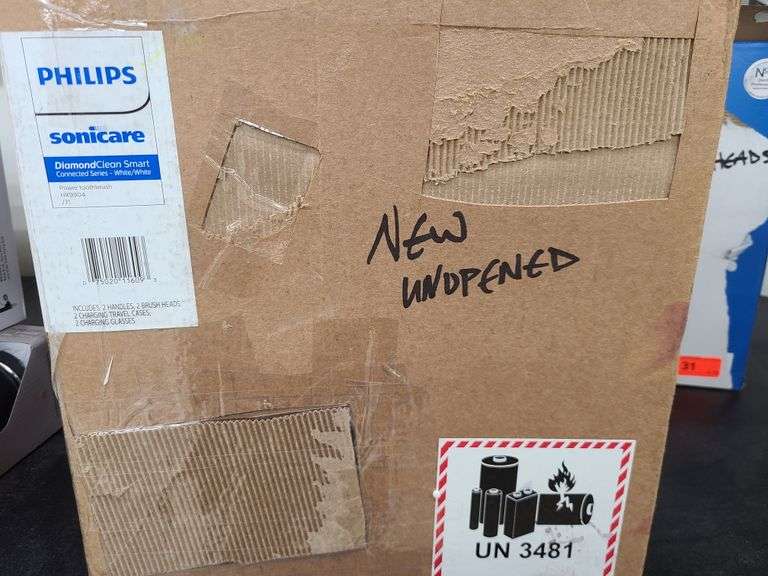 1) Philips Sonicare Diamond Clean Smart Electric Toothbrush Set