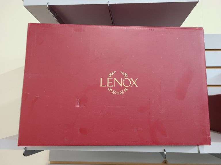 1) LENOX Peanuts - The Christmas Pageant Creche with Star