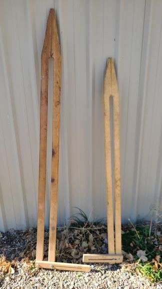 2) Coyote Display Stretcher