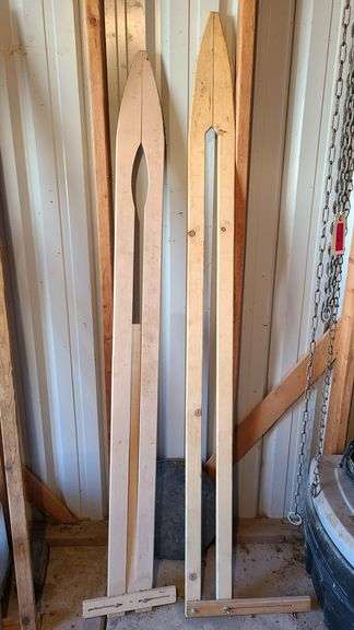 2) Coyote Display Stretcher