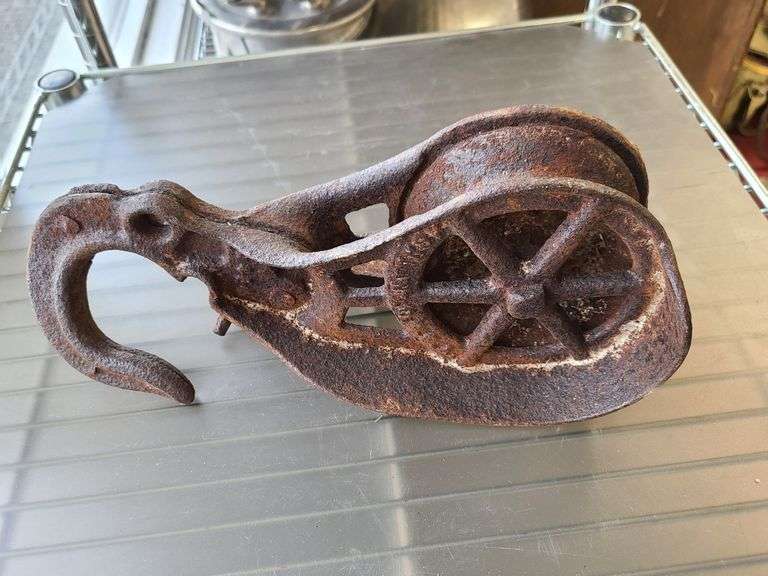 Vintage Cast Iron Barn Pulley