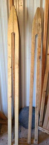 2) Coyote Display Stretcher