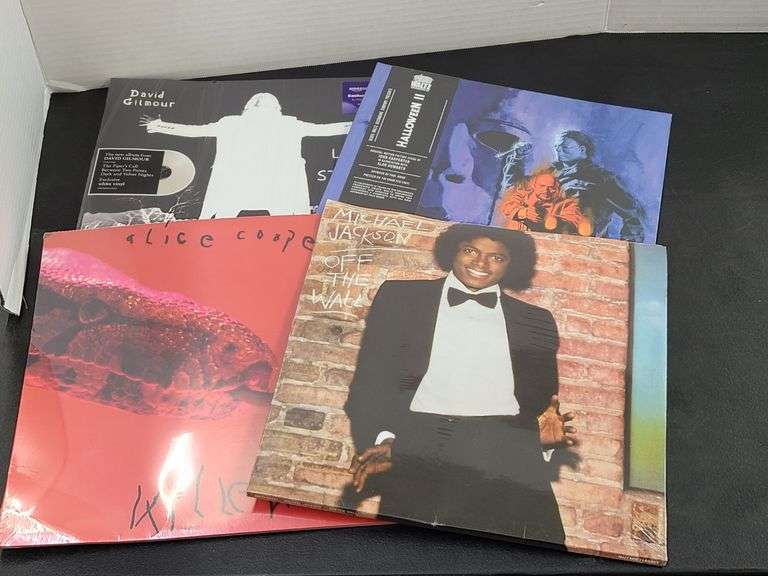 4) Record Vinyls: Michael Jackson - Alice Cooper - Joh Carpenter - David Gilmour
