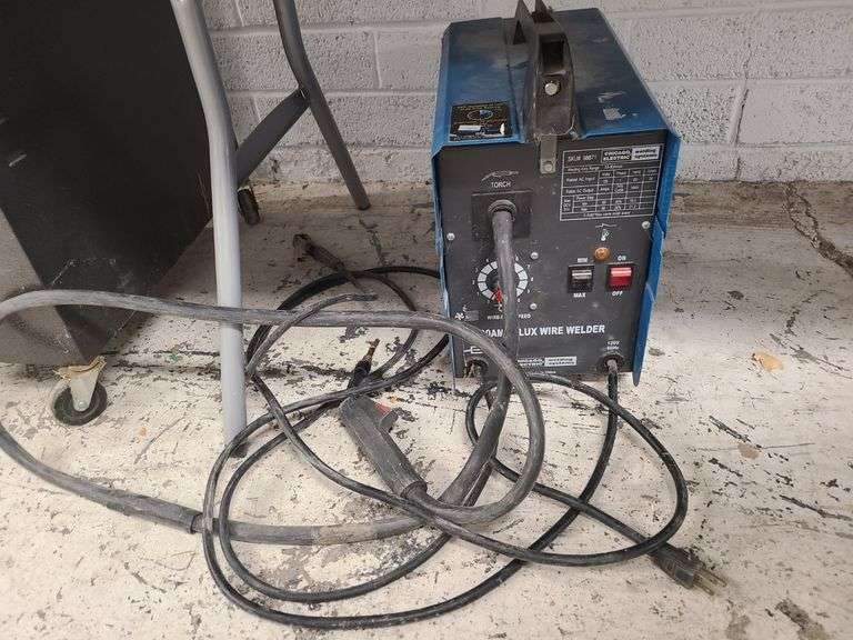 Chicago Electric 90AMP Flux Wire Feeder Welder