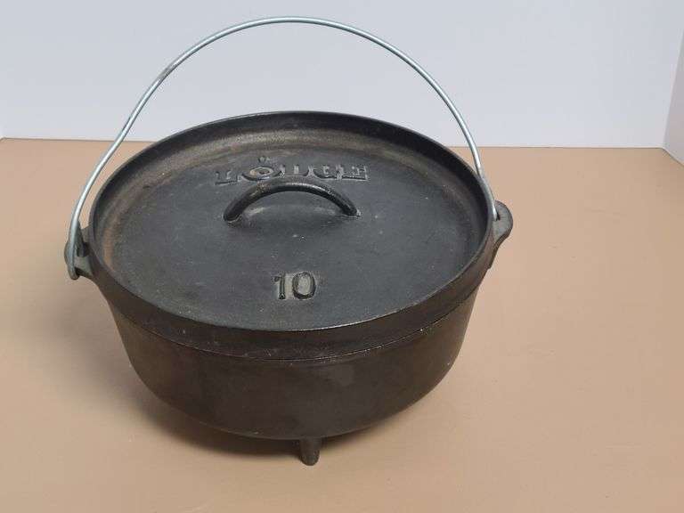 Lodge Cast Iron Dutch Oven