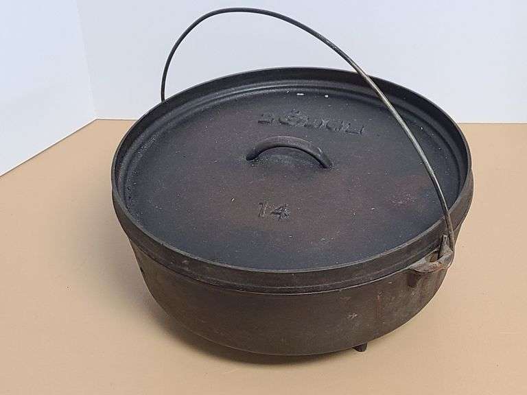 Lodge Cast Iron Dutch Oven With Lid