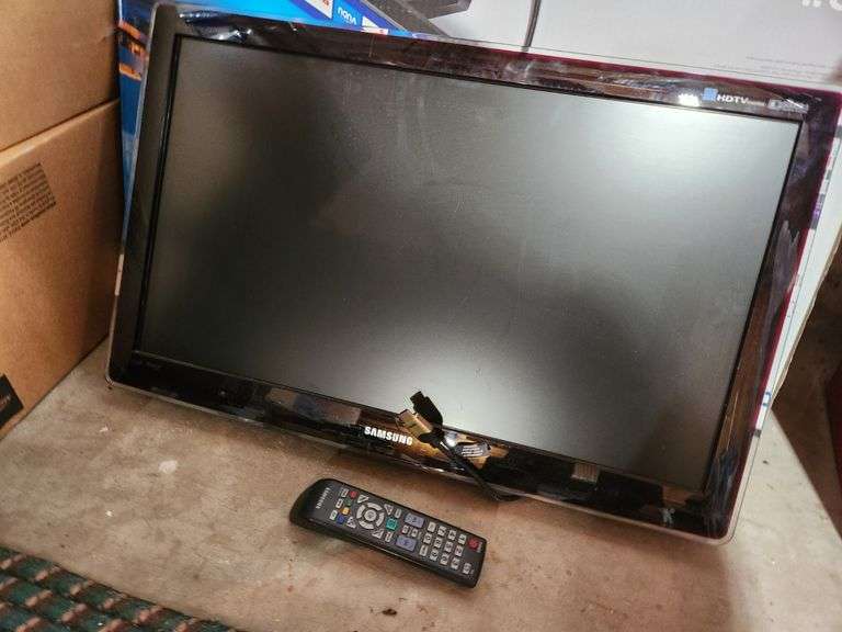 Samsung Flat Screen TV with Remote