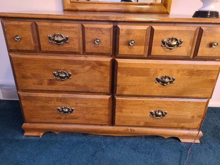 Double Dresser W/ Mirror, Lamp