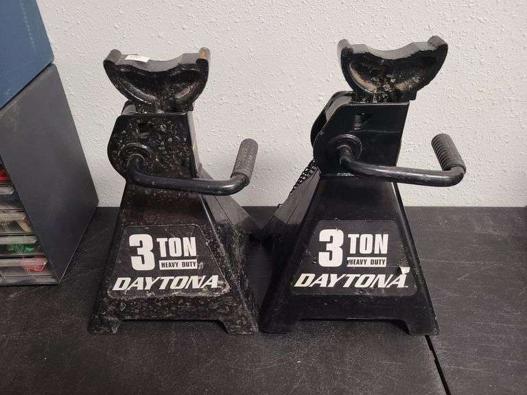 2) Daytona Jack Stands