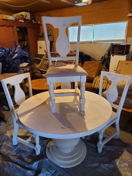 Dining Room Table & Chairs