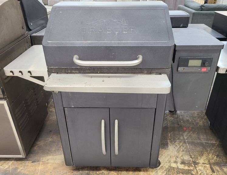 *Traeger Silverton 620 Pellet Grill