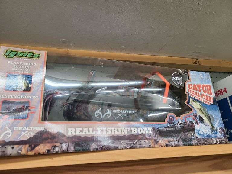 RealTree Xtra Ignite RC Real Fishing Boat