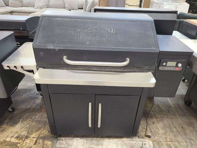 *Traeger Silverton 620 Wood Pellet Grill