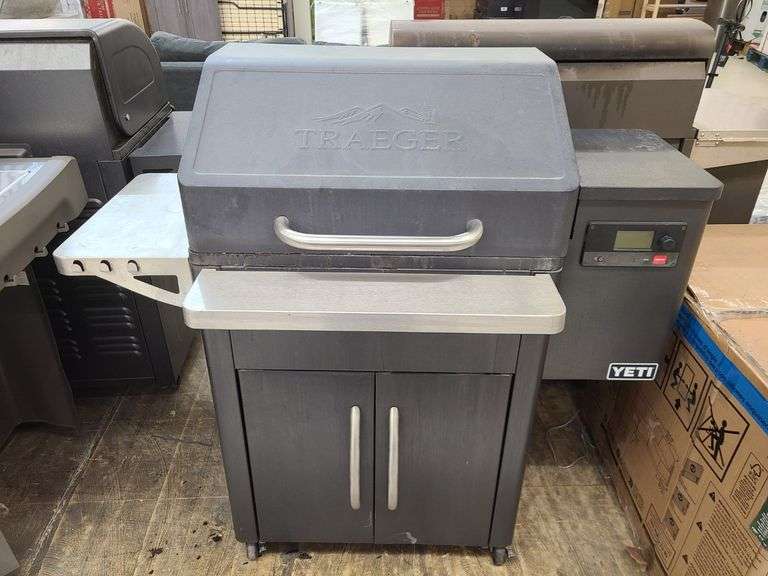 *Traeger Silverton 620 Pellet Grill