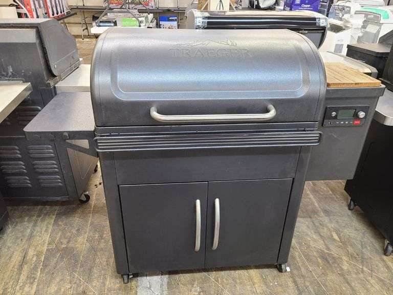 *Traeger Silverton XL Pellet Grill