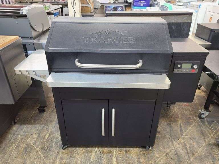 *Traeger Silverton Grill