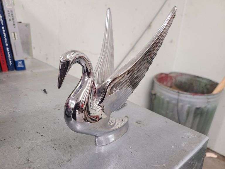 Swan Cast Metal Hood Ornament