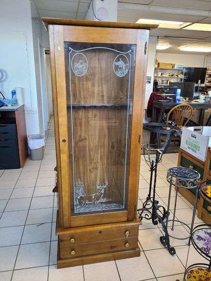 Locking Wood Gun Cabinet with Key