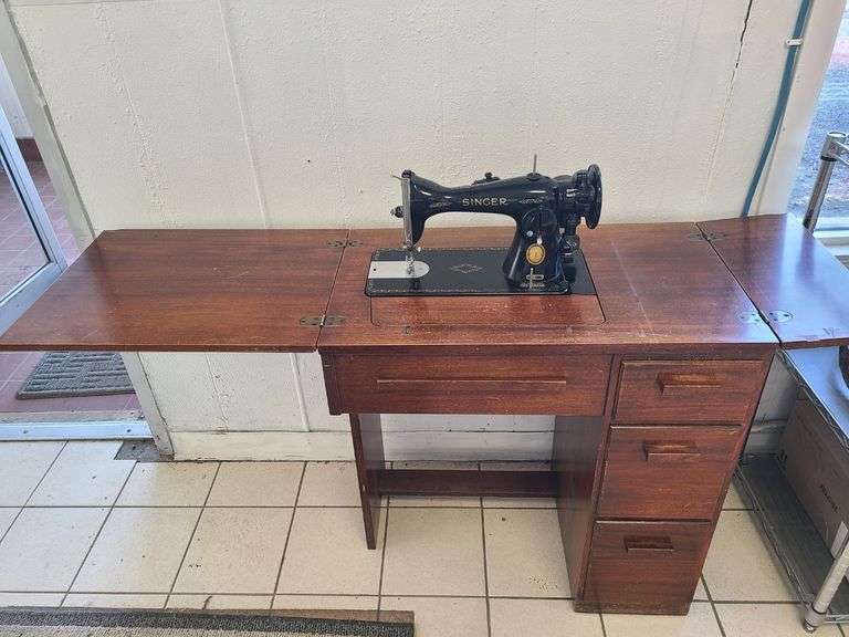 Mid 1900s Singer Sewing Machine In Cabinet