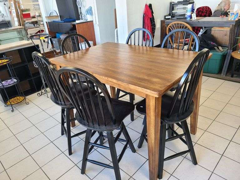 Dining Table with 6) Chairs and Built in Leaf Extension