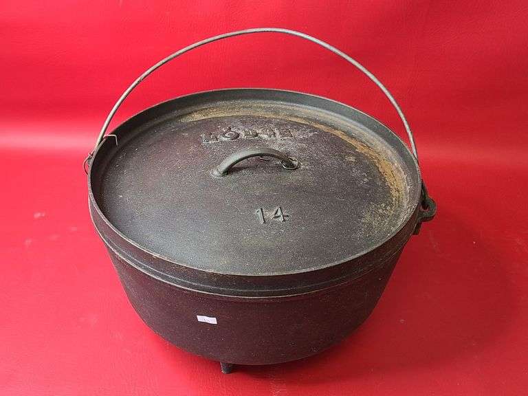 Lodge 14 Cast Iron Dutch Oven with Lid