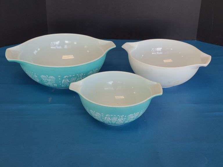 Pyrex Amish Butterprint Cinderella Mixing Bowls