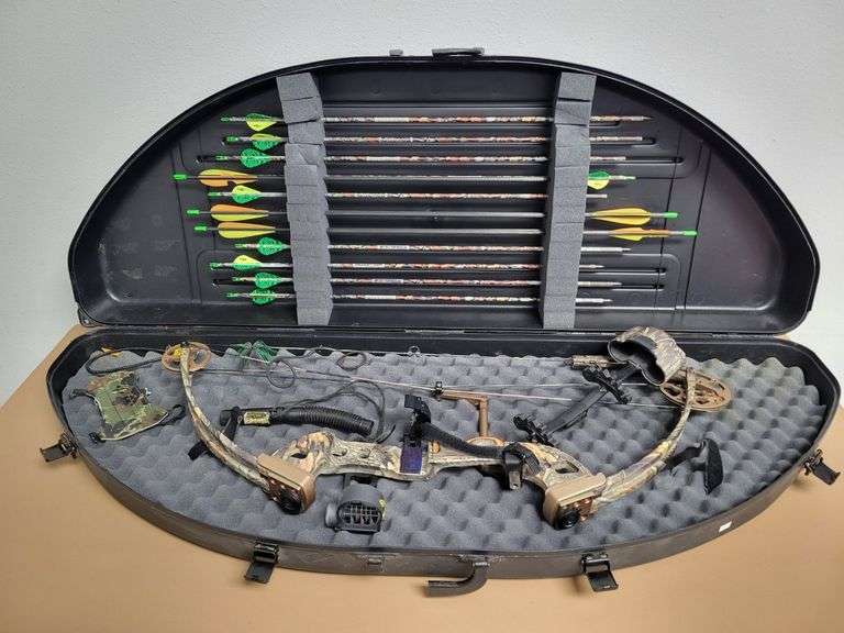 Team Realtree Compound Bow with Arrows and Storage Case