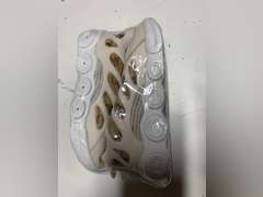 Children's Interesting Shoes That Shine at Night Kids- Stylish and Eye-catching Party Birthday Sneakers, size 11,5 28