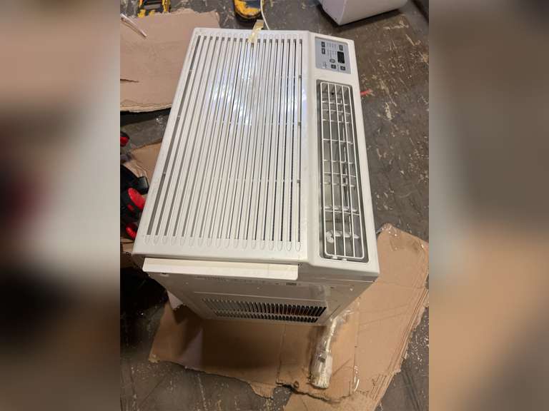 GE 550 Sq. Window Air Conditioner with Heater (230Volt; 11800BTU) 599