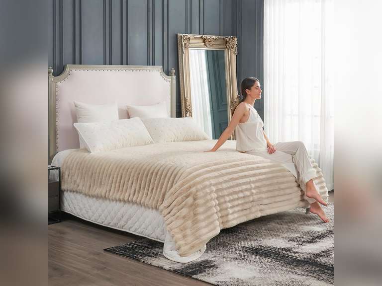 Cozy Bliss Faux Fur Throw Blanket for Couch, Cozy Warm Plush Striped Blanket for Sofa Bedroom Living Room, 108 * 90 Inches Beige and 2 pillow covers 100