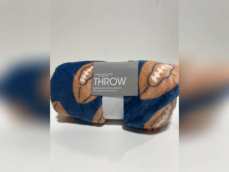 NWOT TARGET PLUSH POLYESTER FOOTBALL THROW BLANKET-Super Soft & Cozy!! 49" x 63" 10