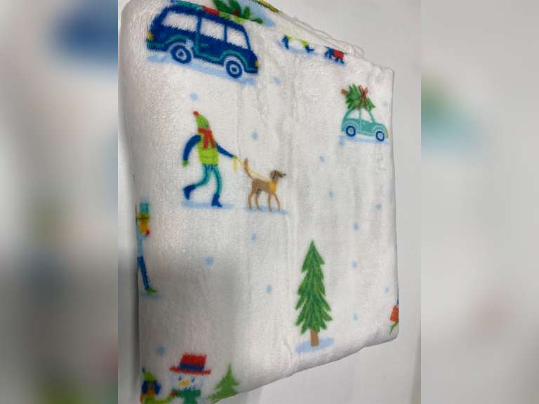 Christmas Scene Printed Plush Throw Blanket Ivory - Wondershop 10