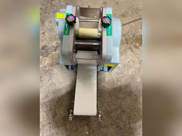 Electric Dumpling Wrapper Machine,110v Fully Automatic Commercial Dumpling Tools 40 / Min Automatic Dumpling Processing Tools for Restaurant, Kitchen, Noodle Shop, Snack Shop 312