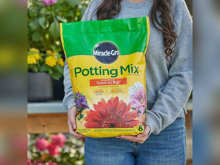 Miracle-Gro Potting Mix 8 QT MGRO POTTING MIX, 1-Pack 32