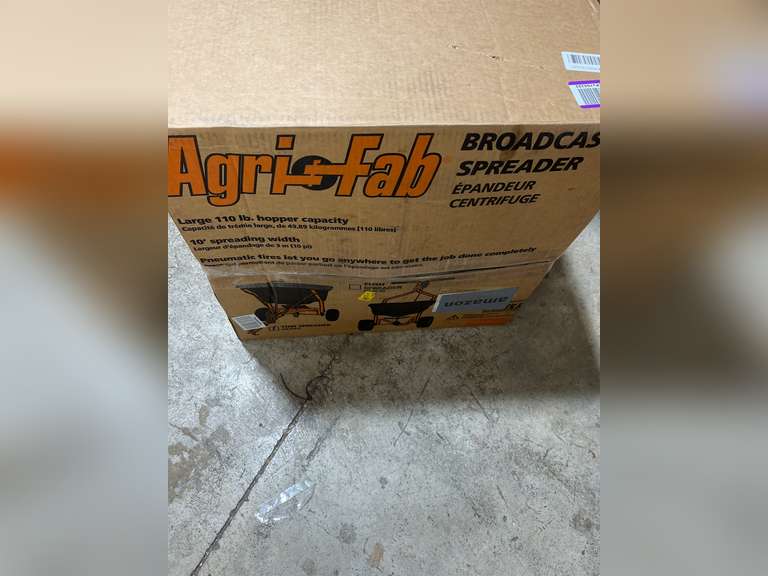 Agri-Fab Broadcast Spreader Tow Style, 110 lb Capacity, Black 138
