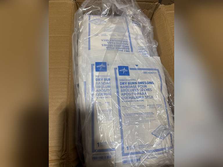 Medline Sterile Burn Dressing, 18"L x 18"W, 10 Ply, Pack of 80 143