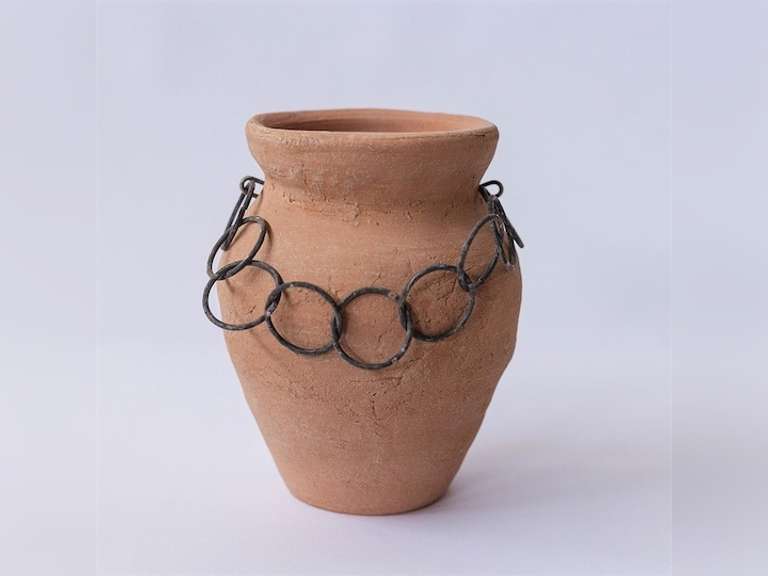 12x10 Rustic Terracotta Vase with Chain, Black 52