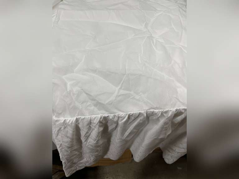 Amazon Basics Lightweight Ruffled Bed Skirt, Classic Style, Soft and Stylish 100% Microfiber with 16" Drop, Machine Washable, Wrinkle Free, Queen, Bright White, Solid 13